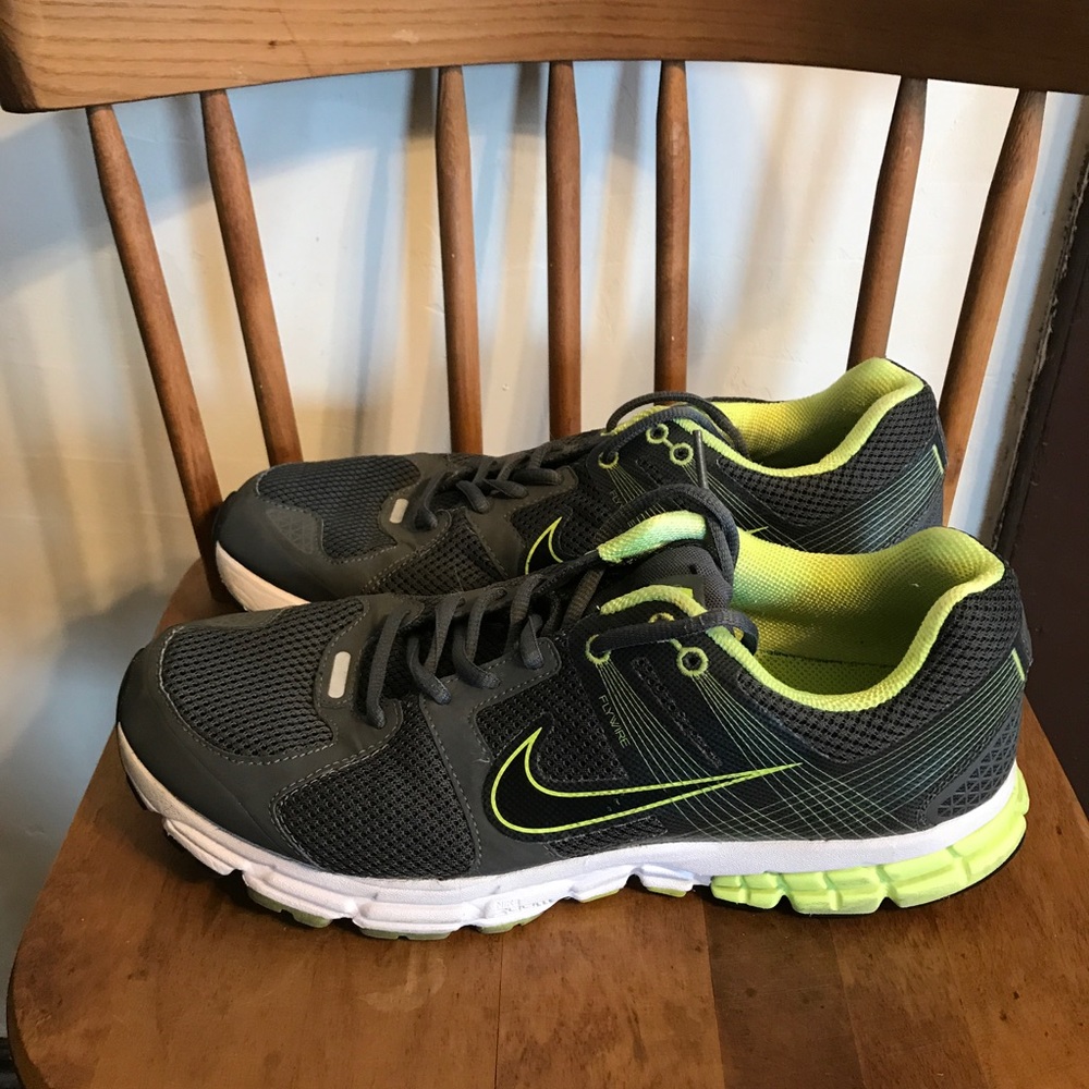 Nike Air Comfort Athletic Shoe  (Men's 11.5)